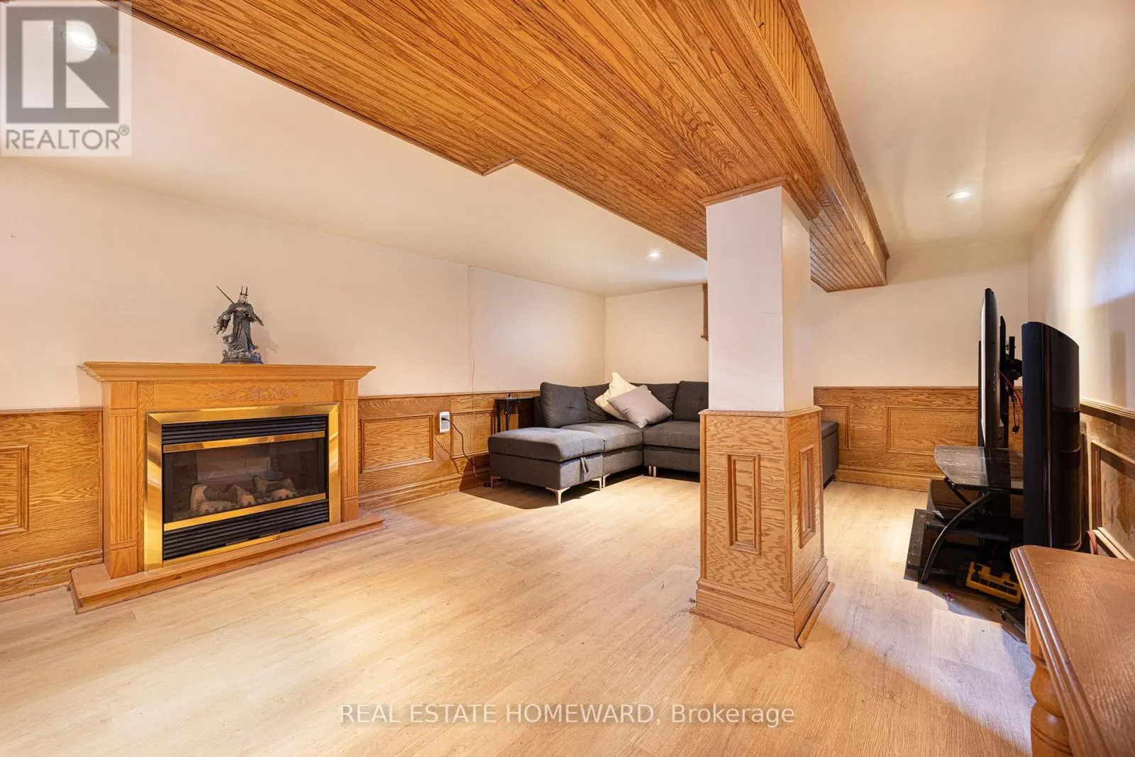 121 SANDOWN AVENUE