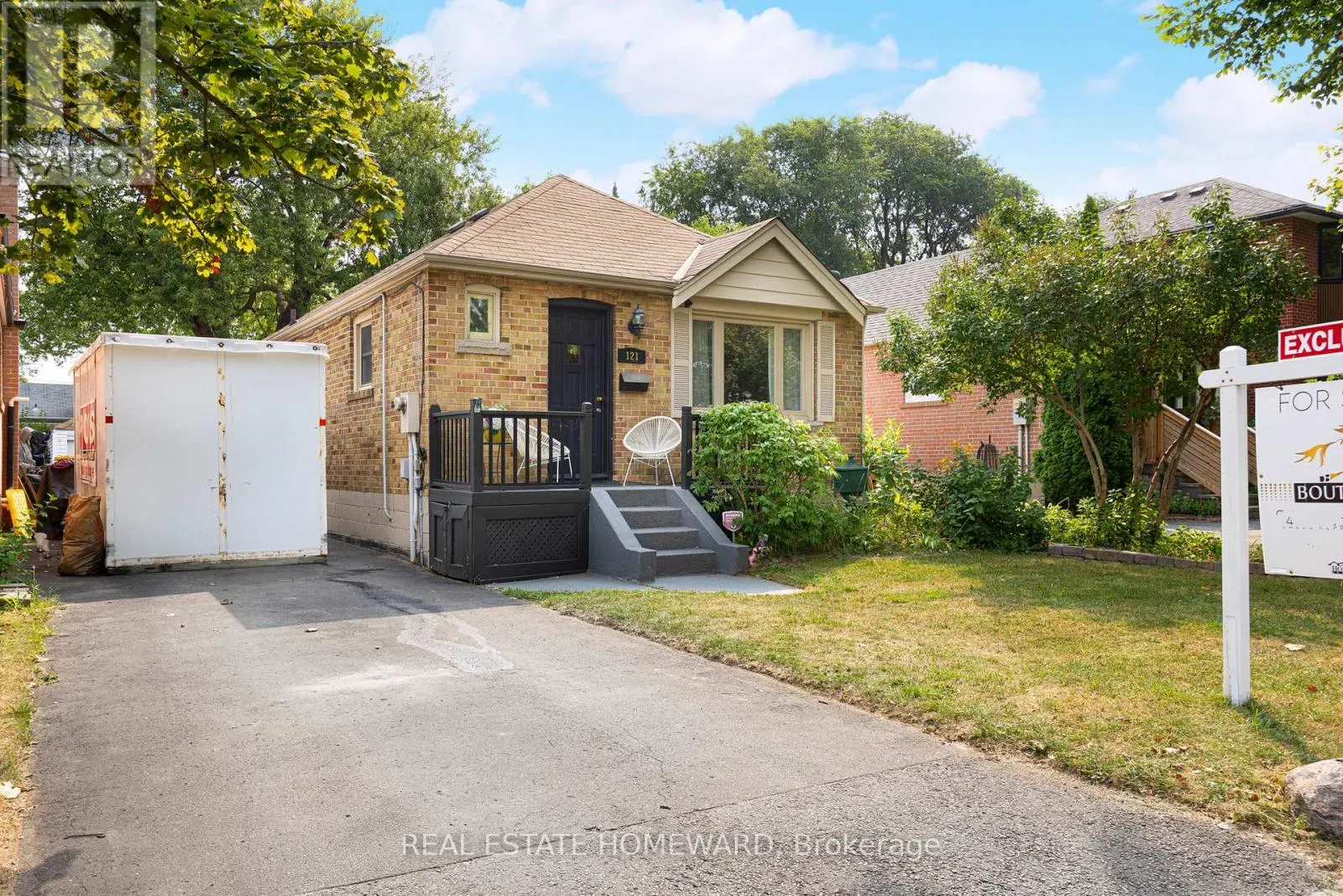 121 SANDOWN AVENUE
