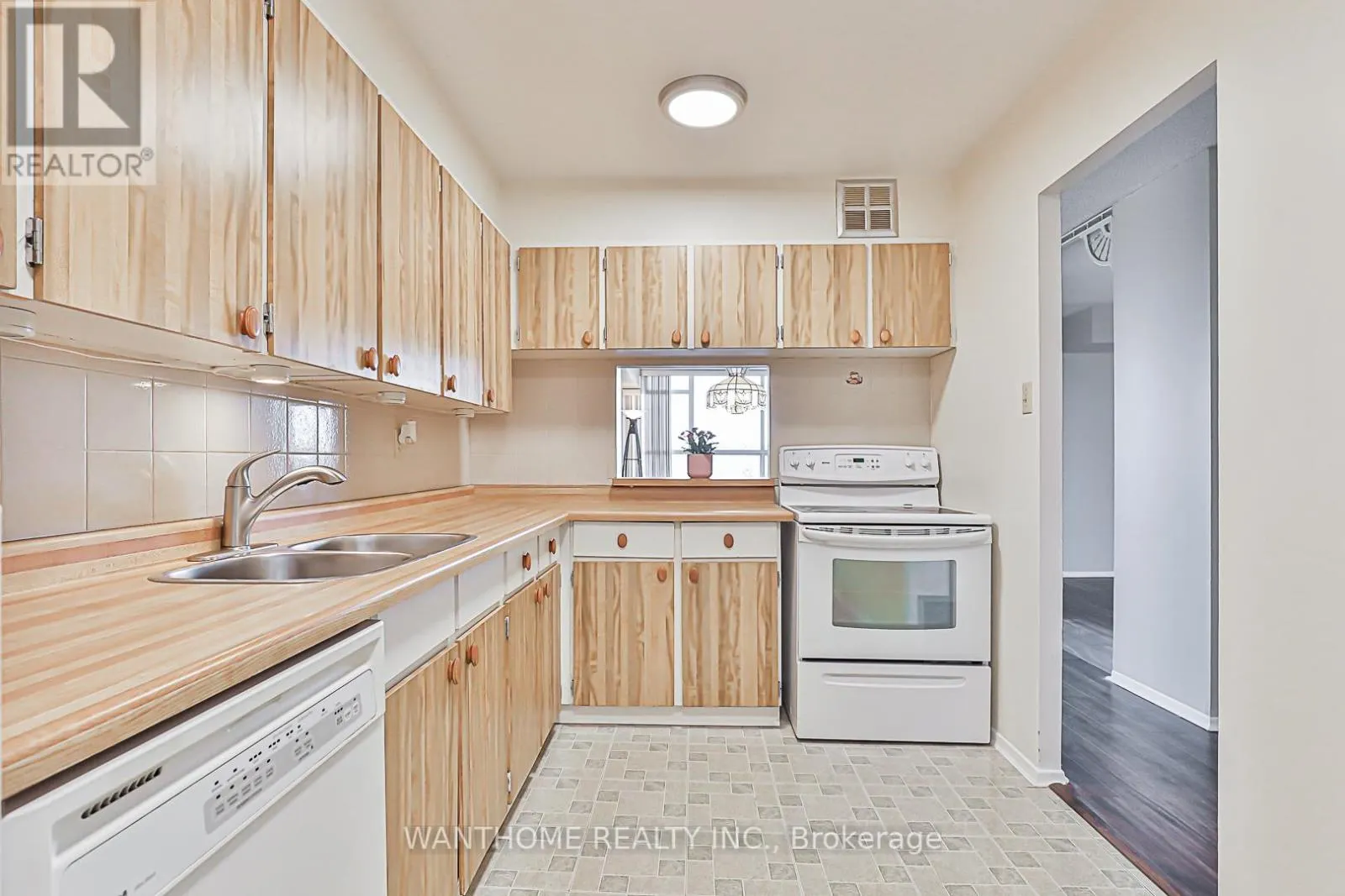 801 - 2365 KENNEDY ROAD