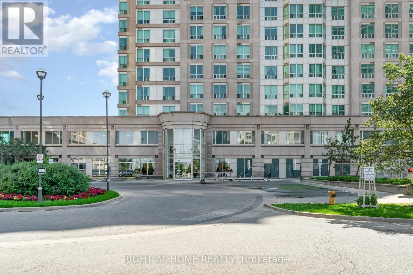 1912 - 1 LEE CENTRE DRIVE