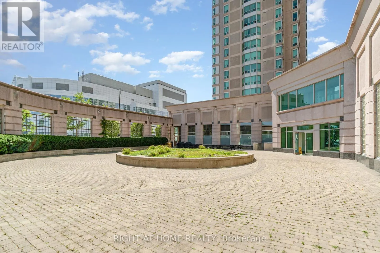 1912 - 1 LEE CENTRE DRIVE