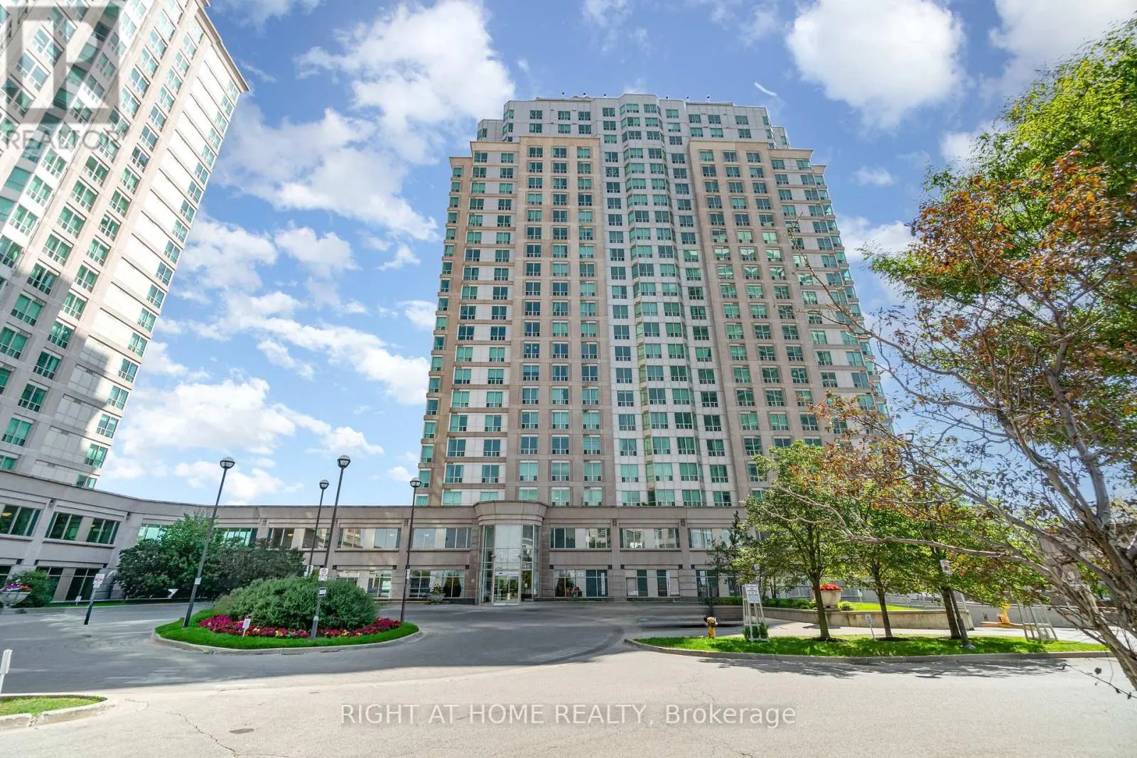 1912 - 1 LEE CENTRE DRIVE
