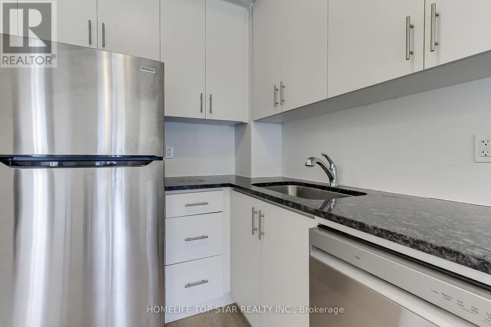 815 - 2635 WILLIAM JACKSON DRIVE