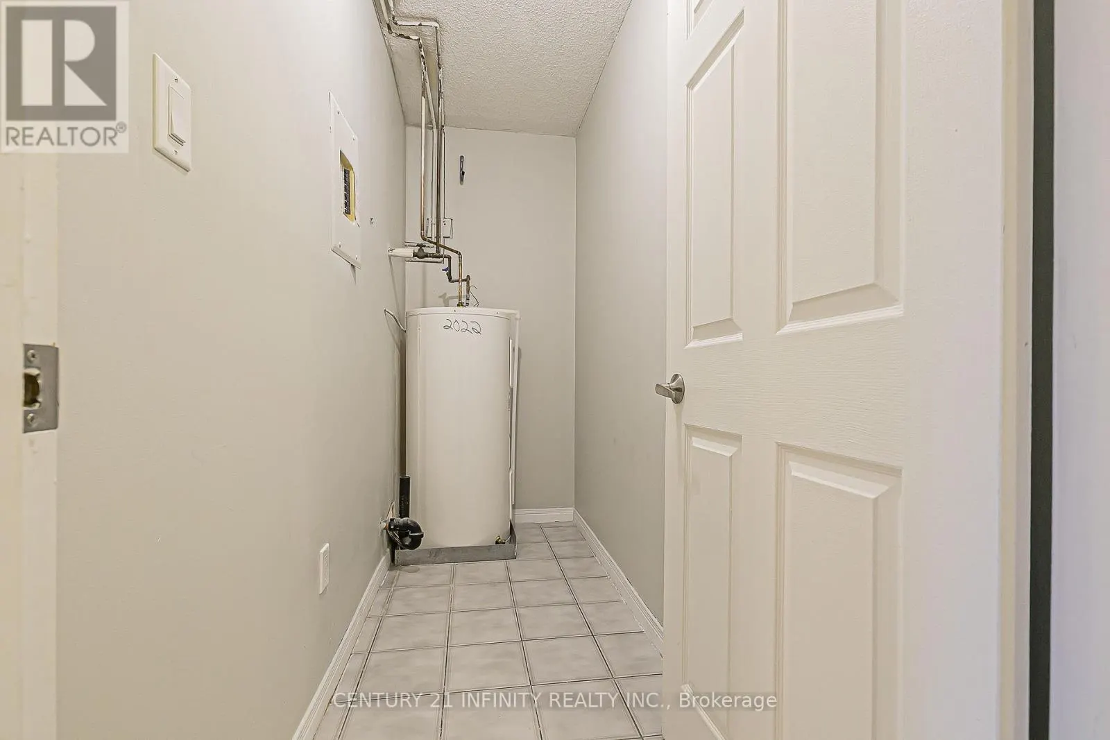306 - 80 ATHOL STREET E, #306