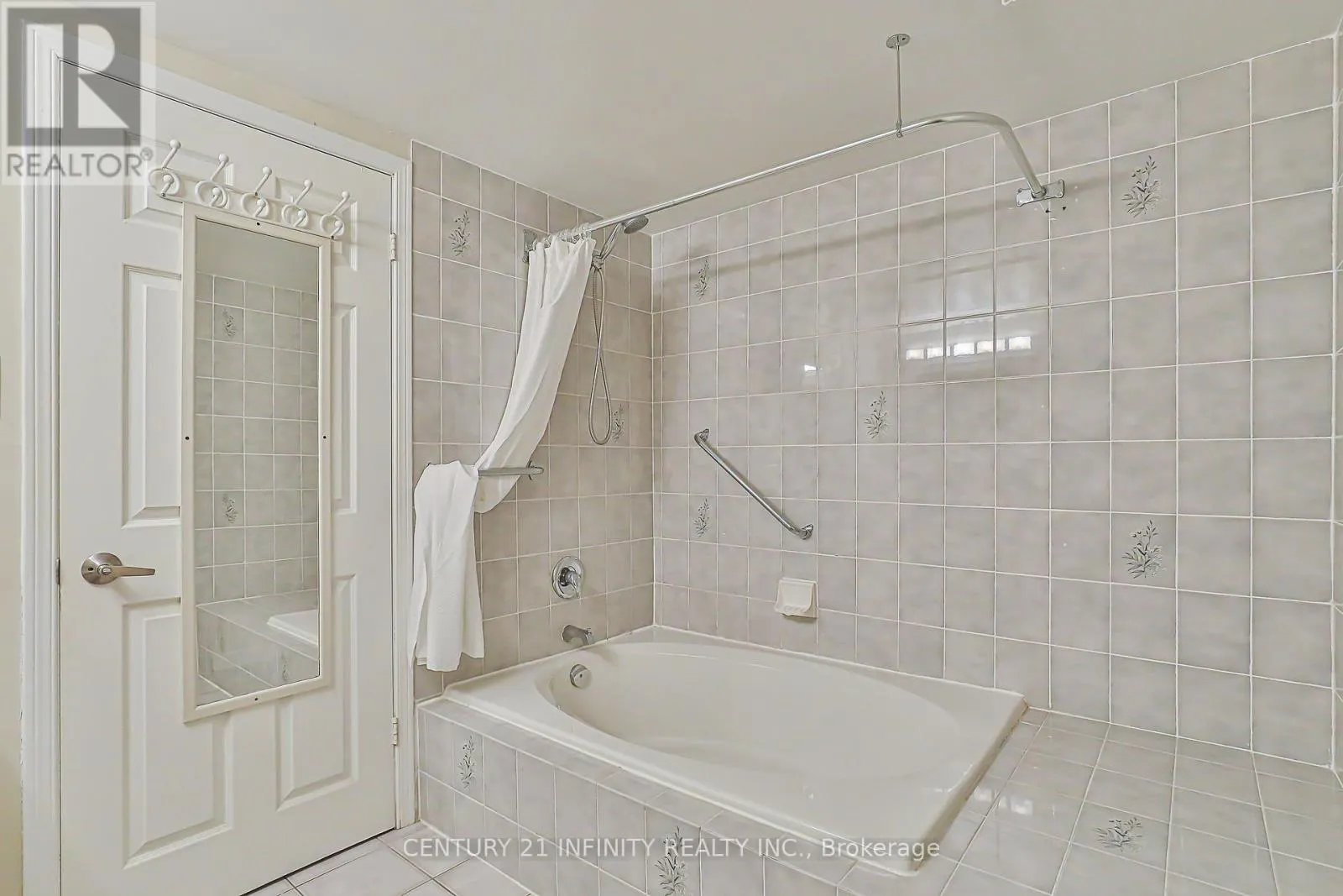 306 - 80 ATHOL STREET E, #306