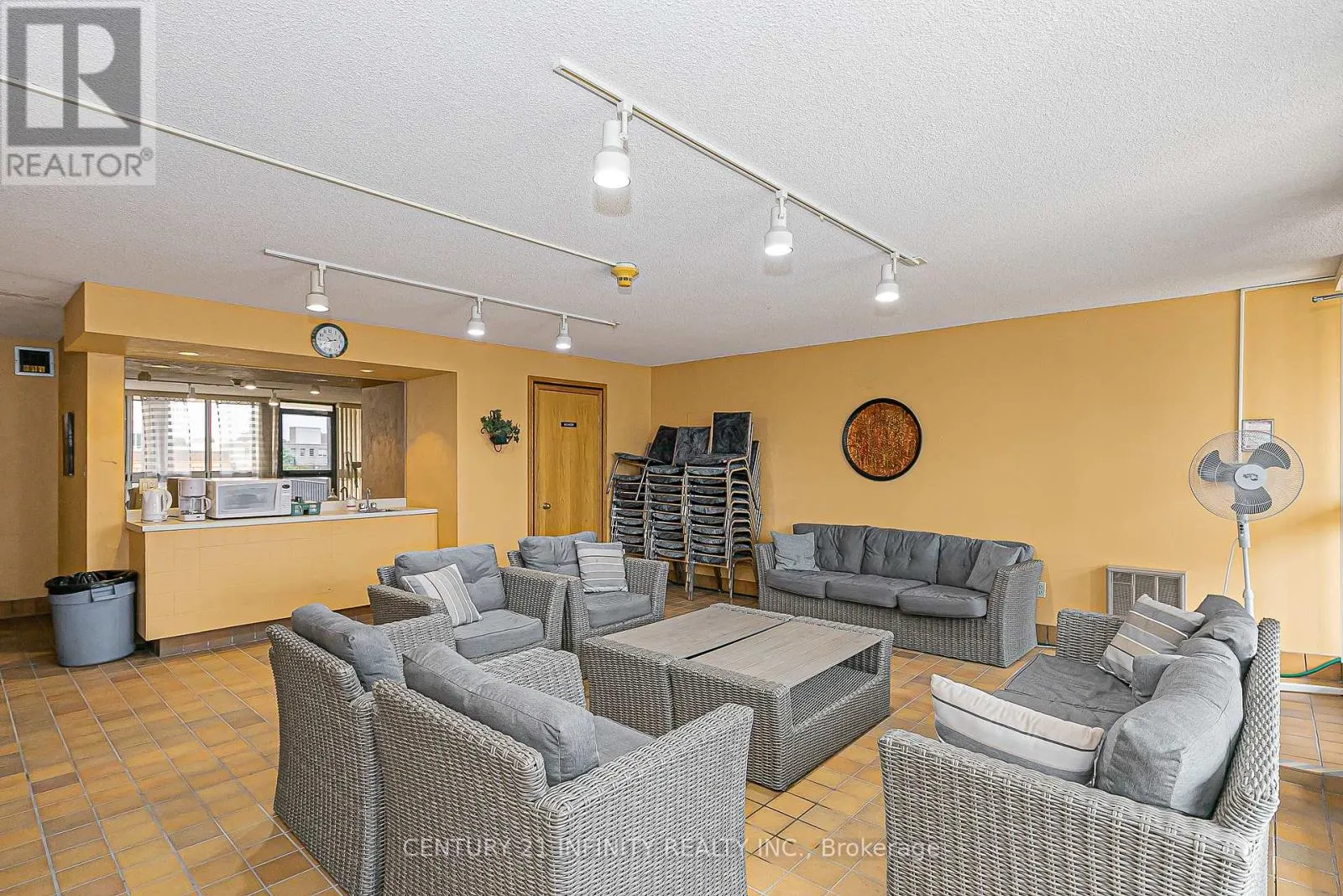 306 - 80 ATHOL STREET E, #306