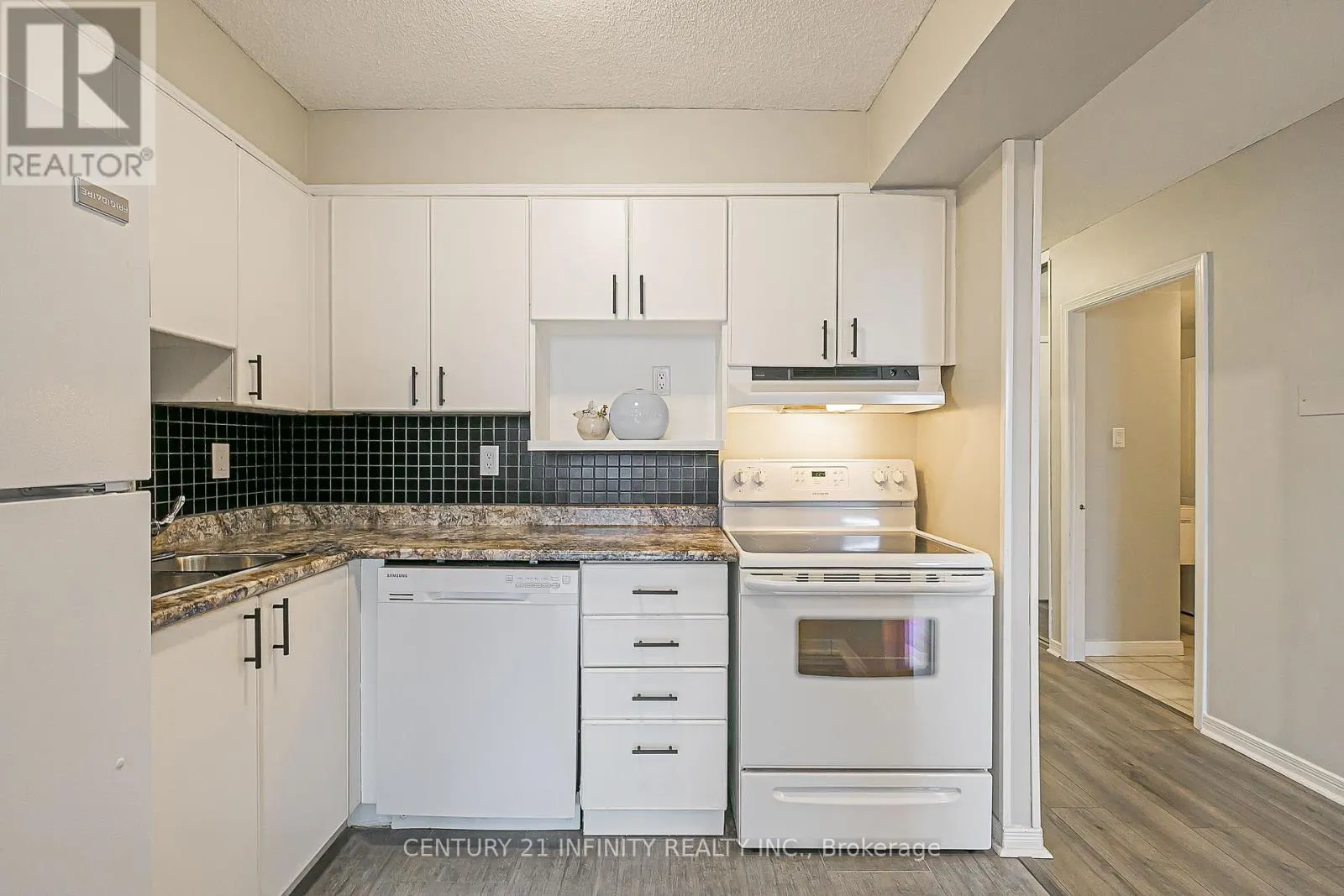 306 - 80 ATHOL STREET E, #306
