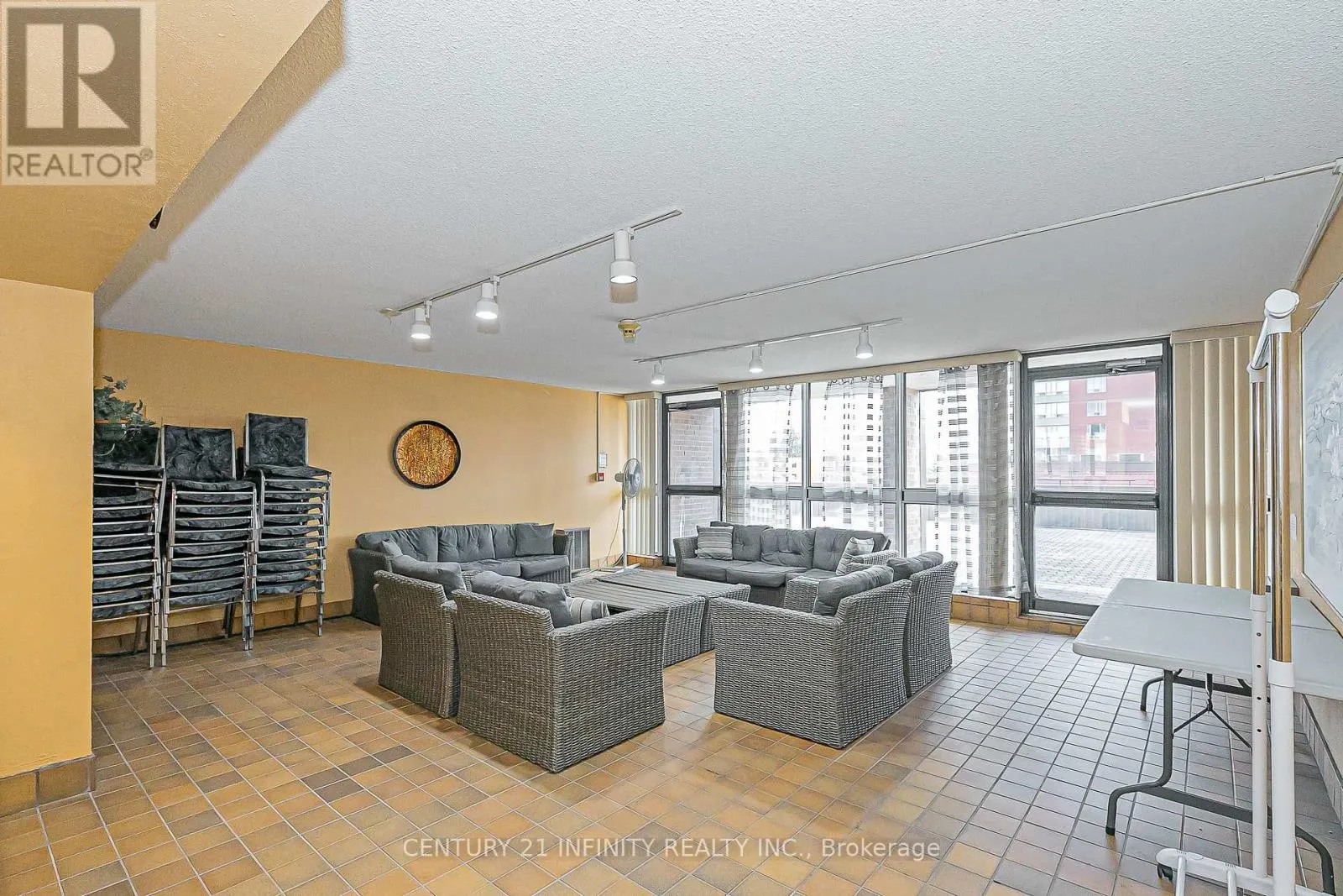 306 - 80 ATHOL STREET E, #306