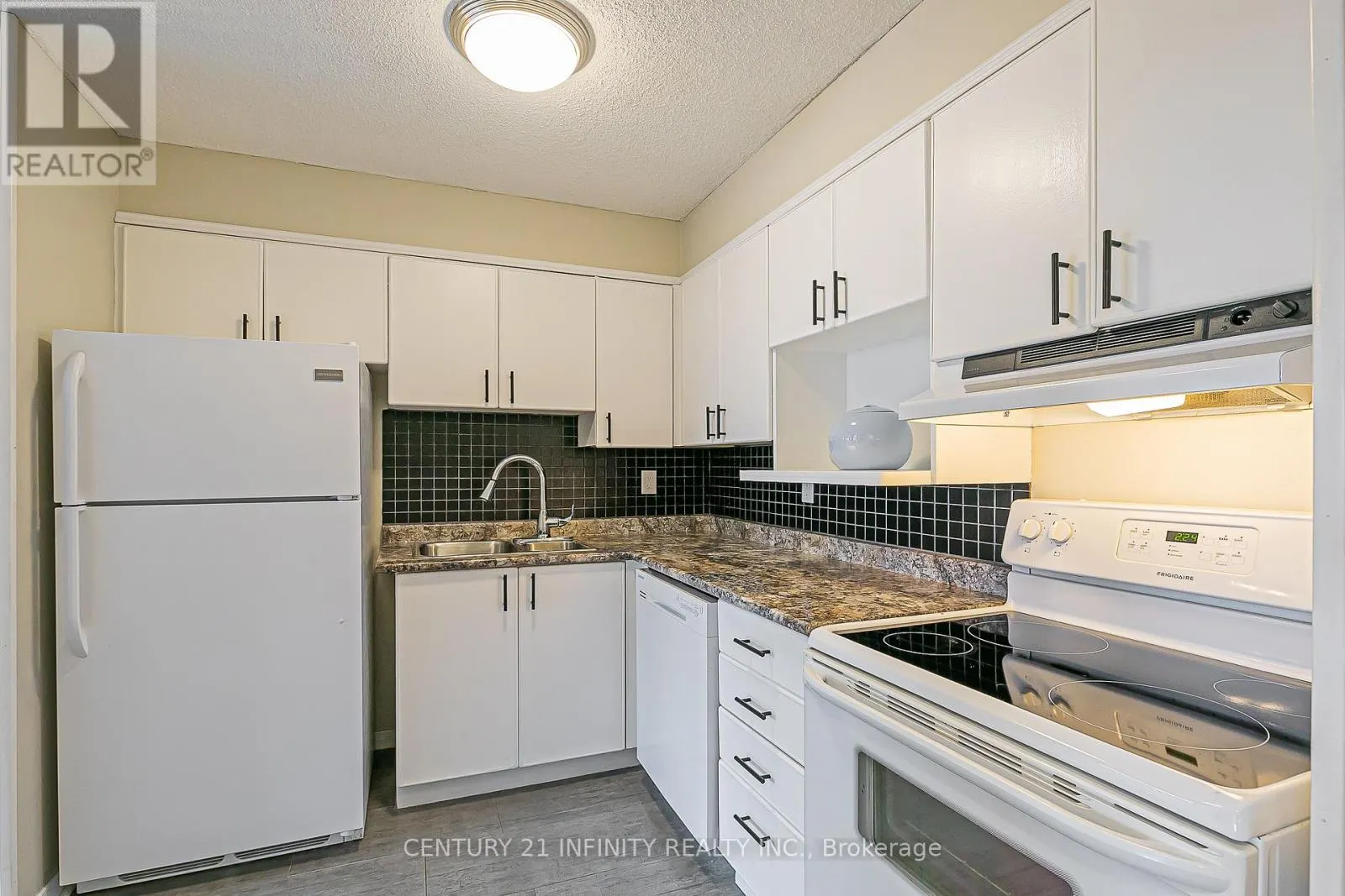306 - 80 ATHOL STREET E, #306