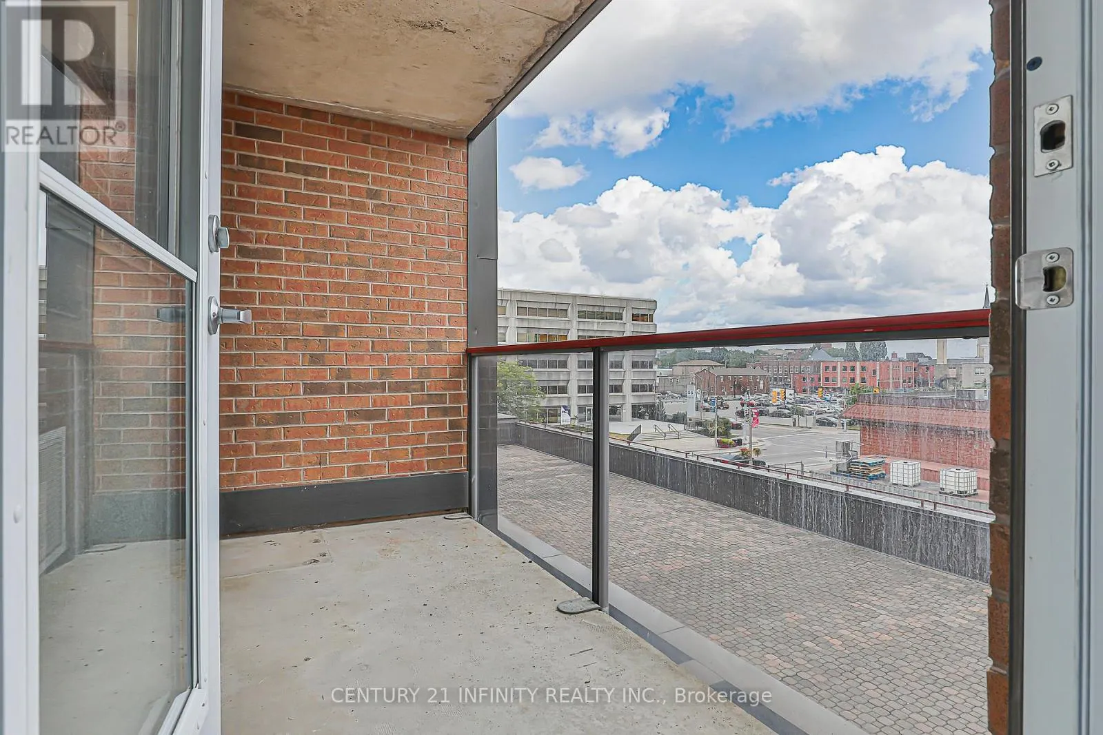 306 - 80 ATHOL STREET E, #306
