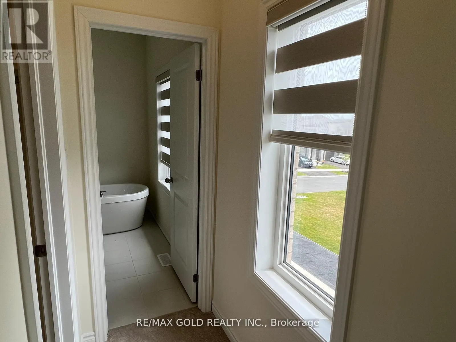 UPPER - 888 REXTON DRIVE