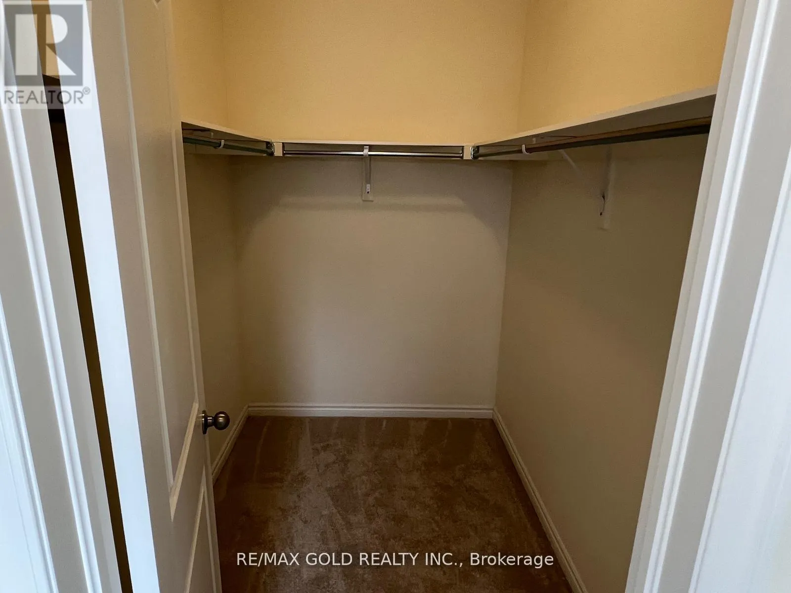 UPPER - 888 REXTON DRIVE
