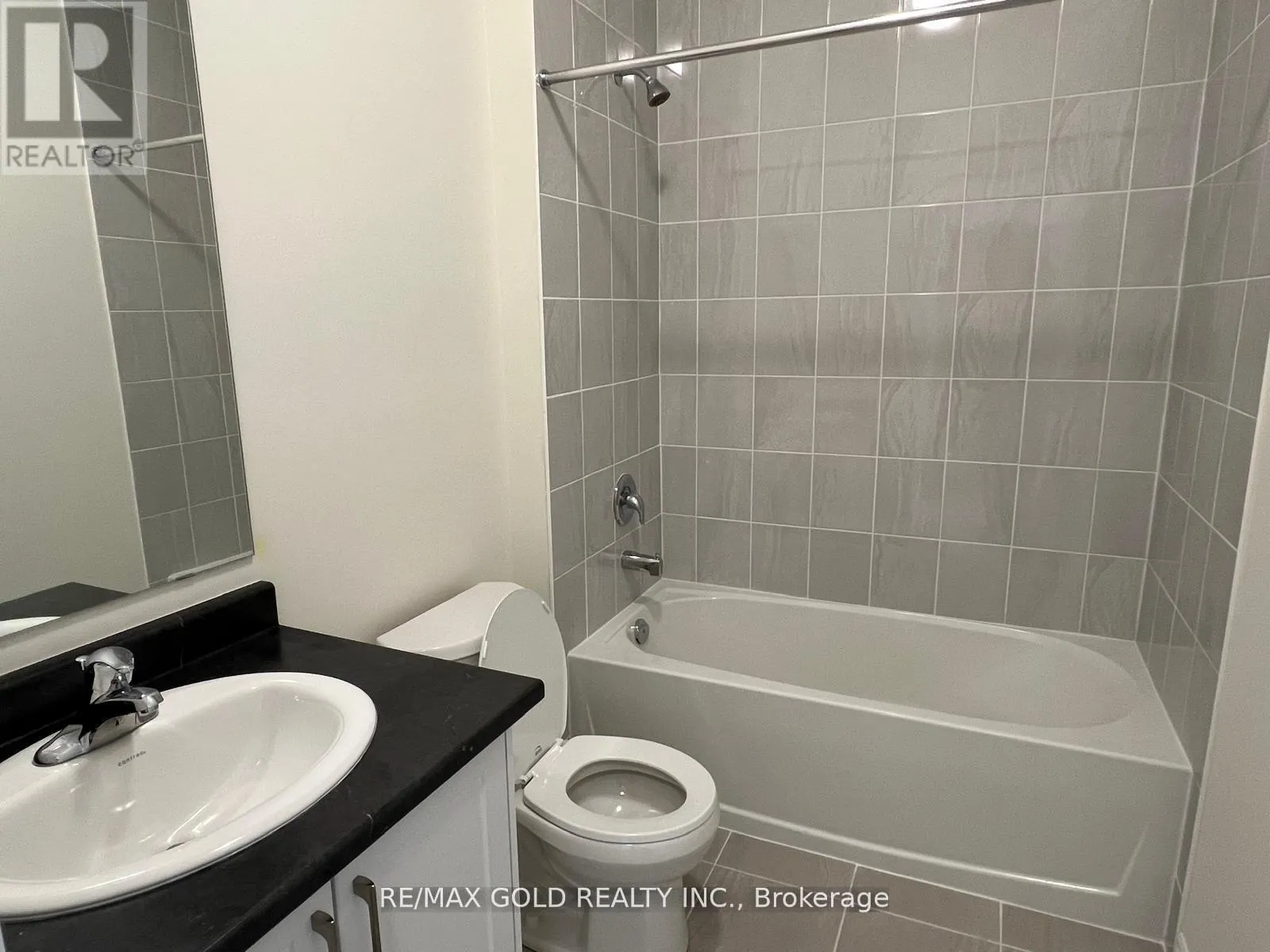 UPPER - 888 REXTON DRIVE