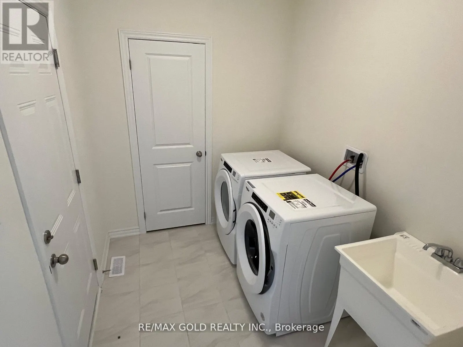 UPPER - 888 REXTON DRIVE