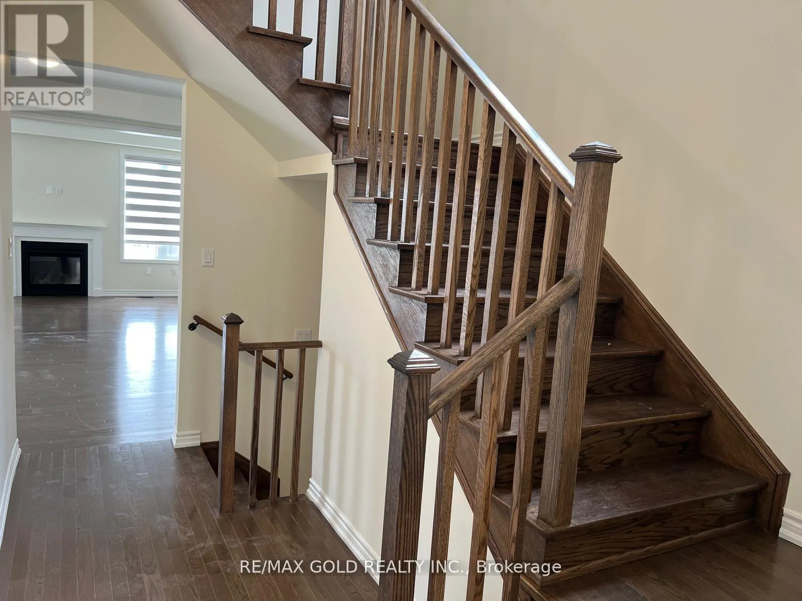 UPPER - 888 REXTON DRIVE