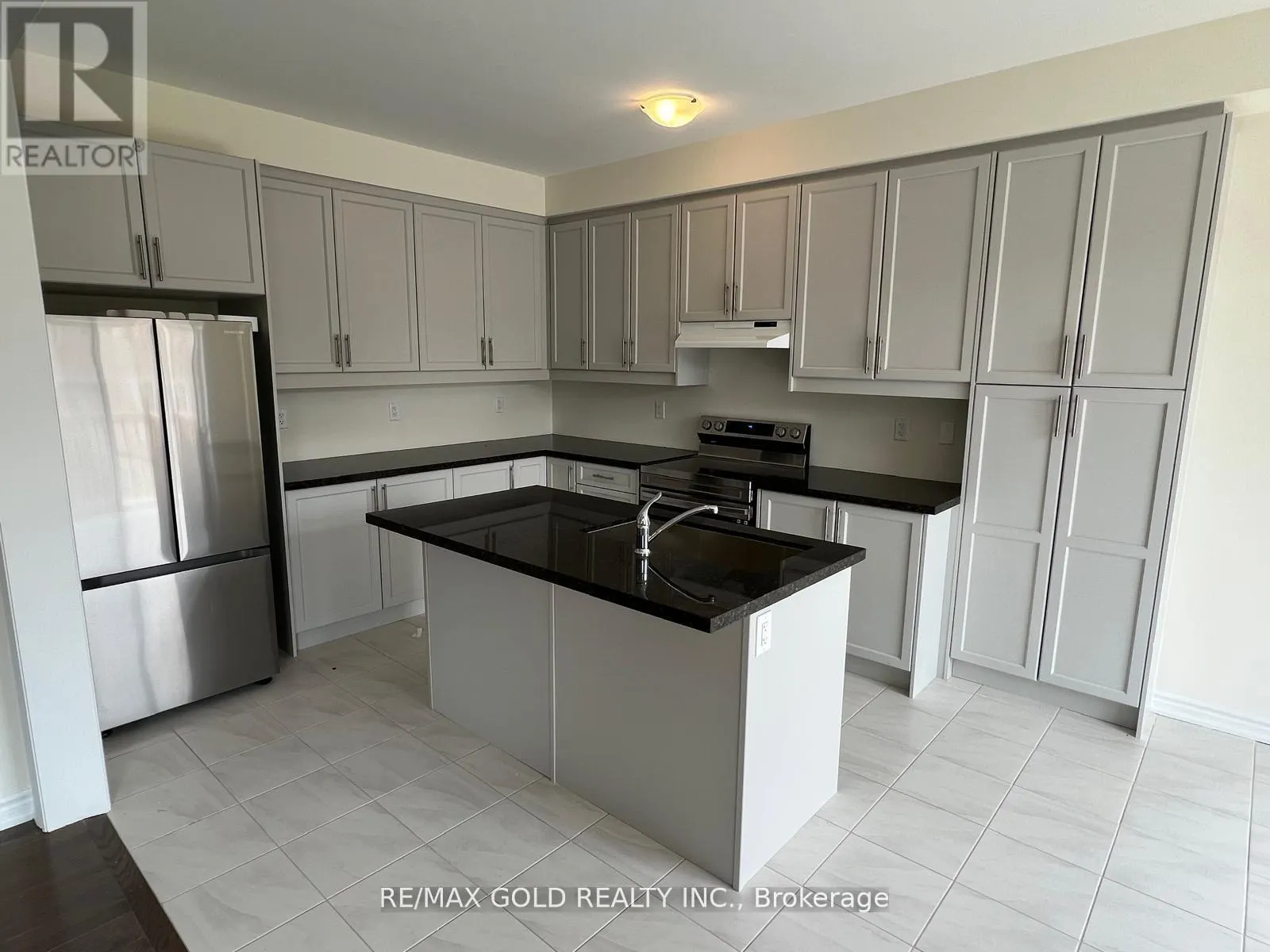 UPPER - 888 REXTON DRIVE