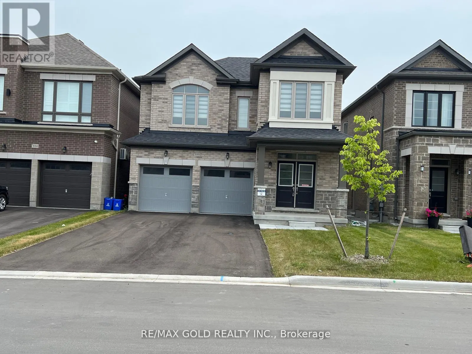 UPPER - 888 REXTON DRIVE