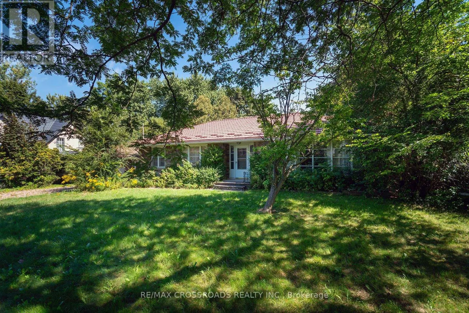 11 FAIRCROFT BOULEVARD