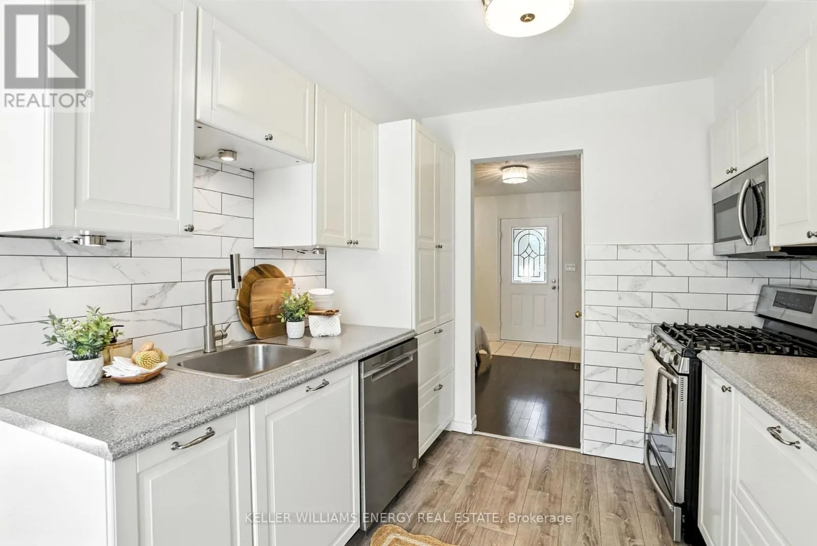 22 SHORT CRESCENT