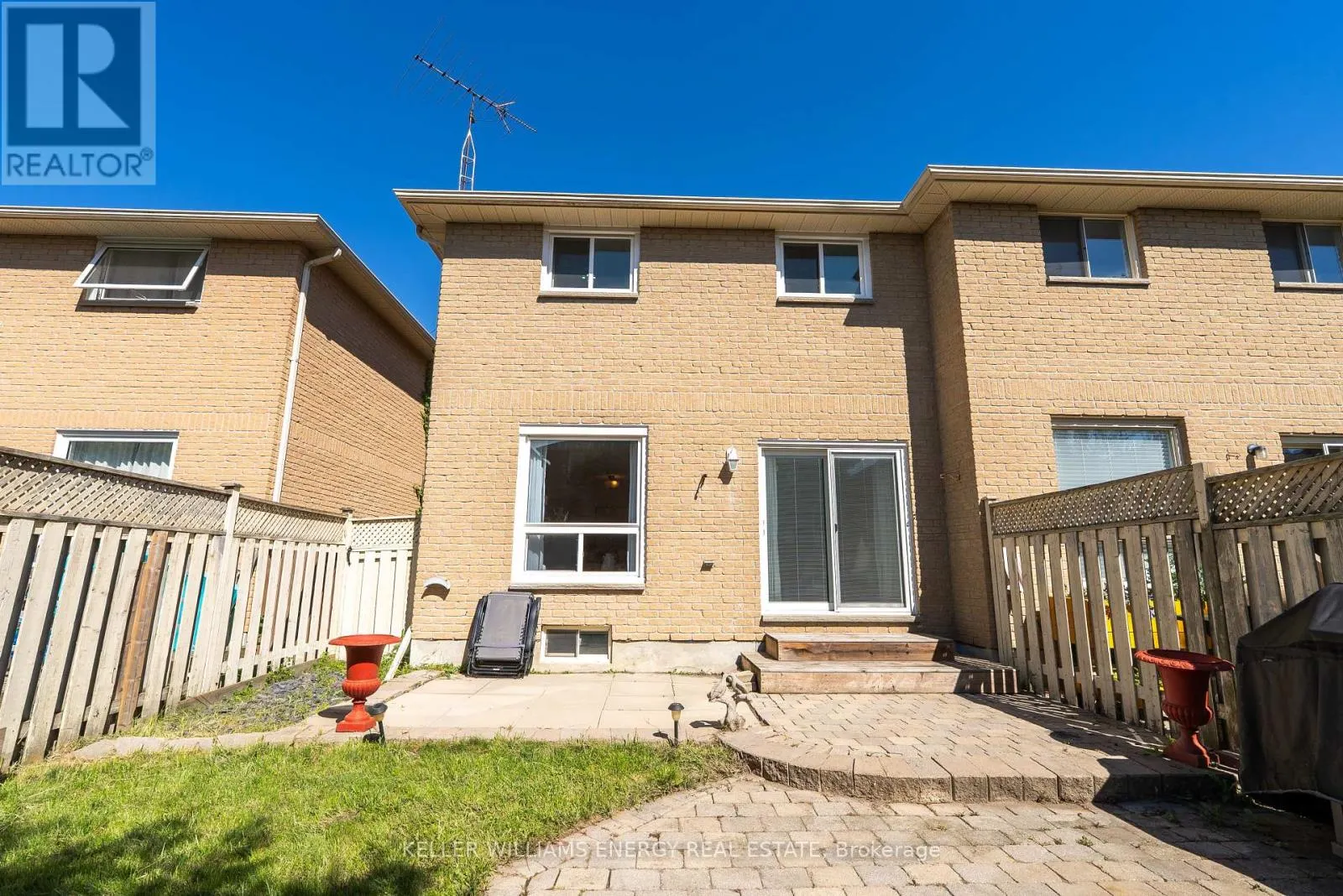 22 SHORT CRESCENT