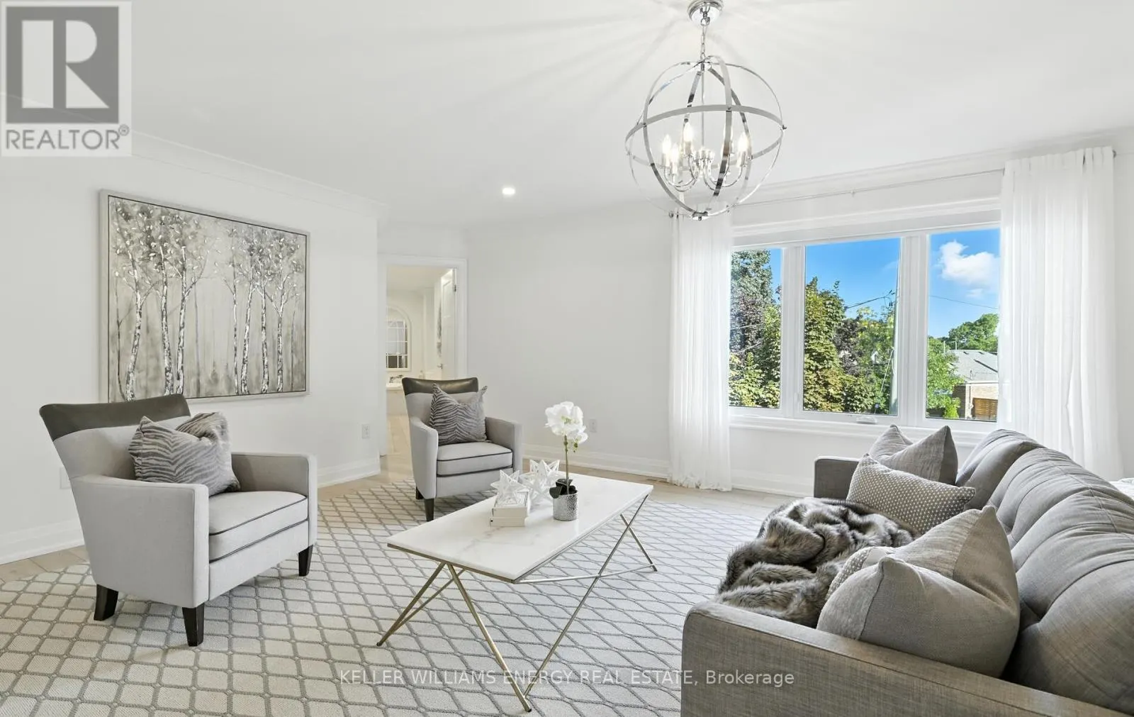 96 KINGSDALE DRIVE