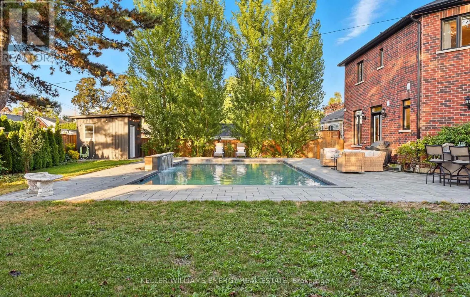 96 KINGSDALE DRIVE