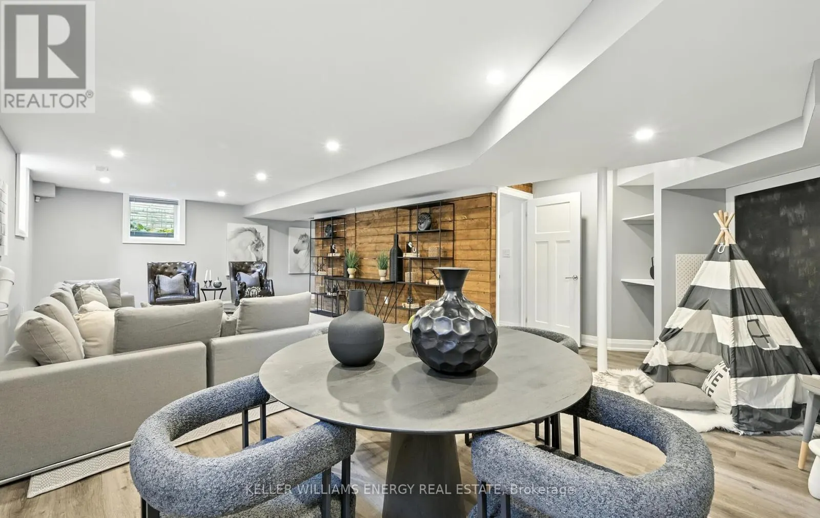 96 KINGSDALE DRIVE