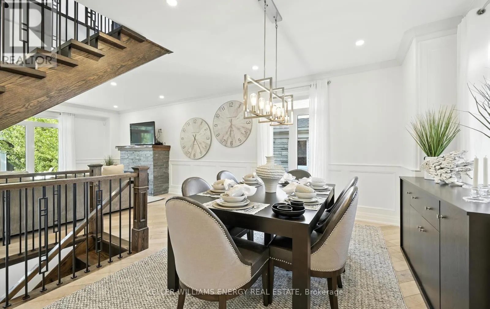 96 KINGSDALE DRIVE