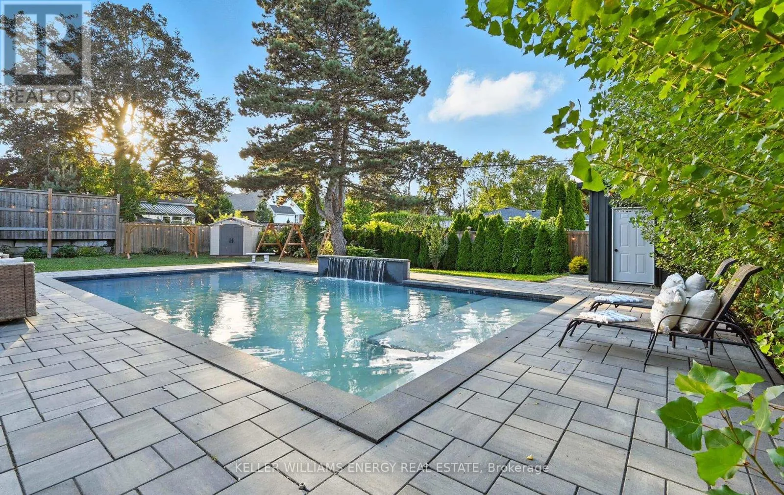 96 KINGSDALE DRIVE
