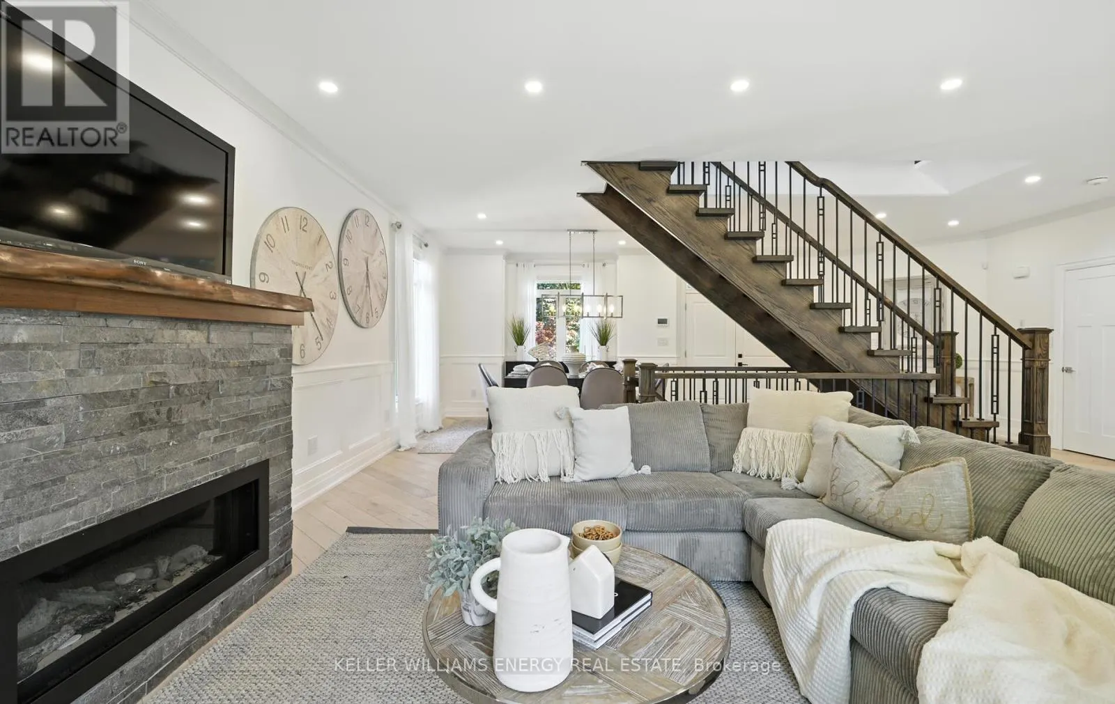 96 KINGSDALE DRIVE