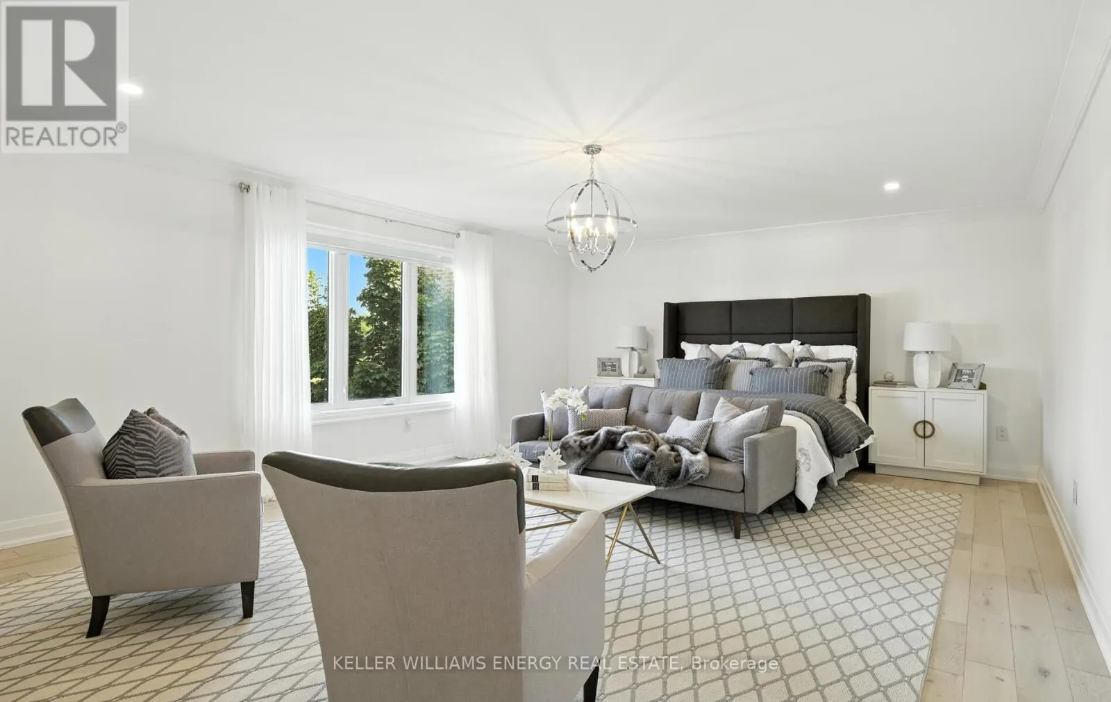 96 KINGSDALE DRIVE