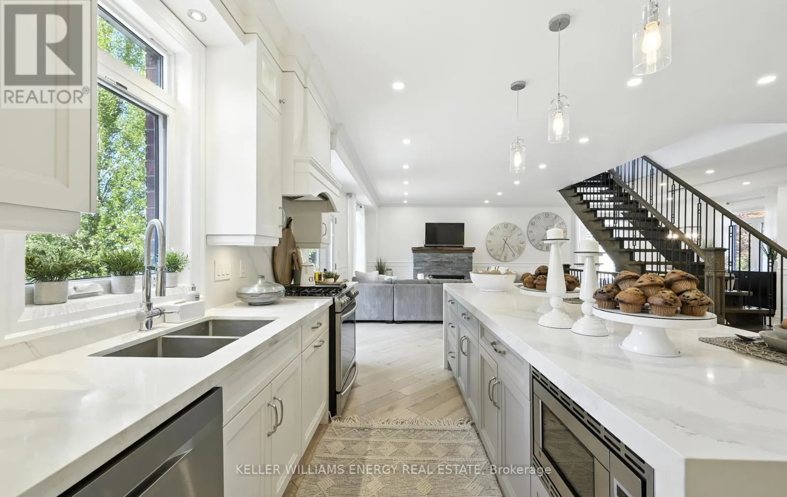 96 KINGSDALE DRIVE