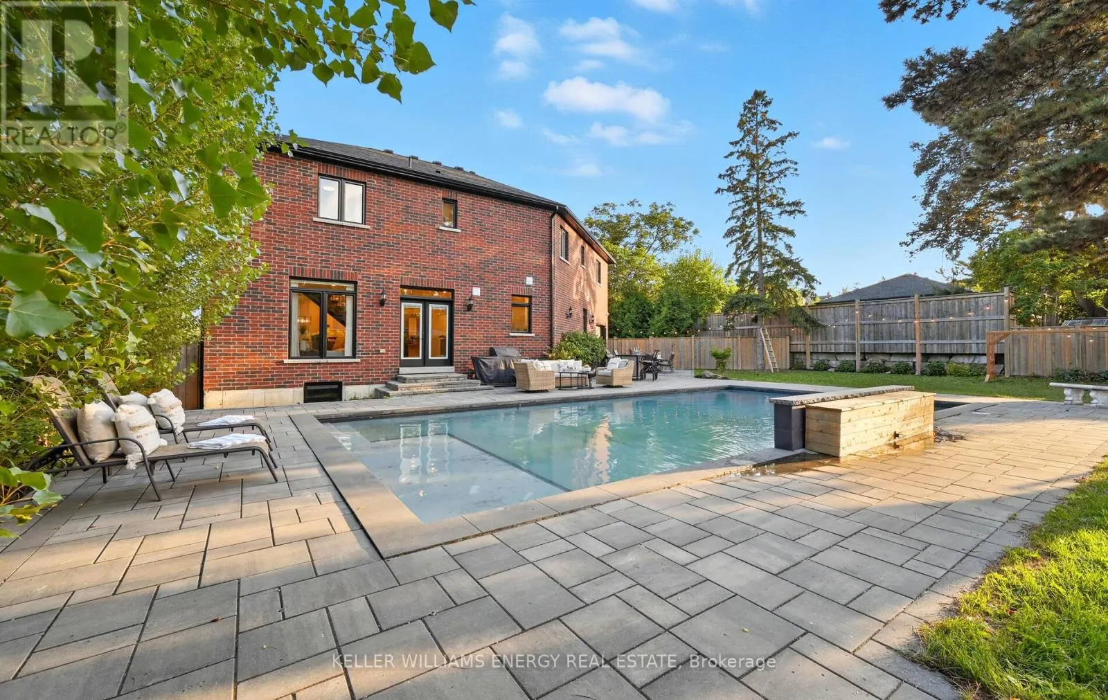96 KINGSDALE DRIVE