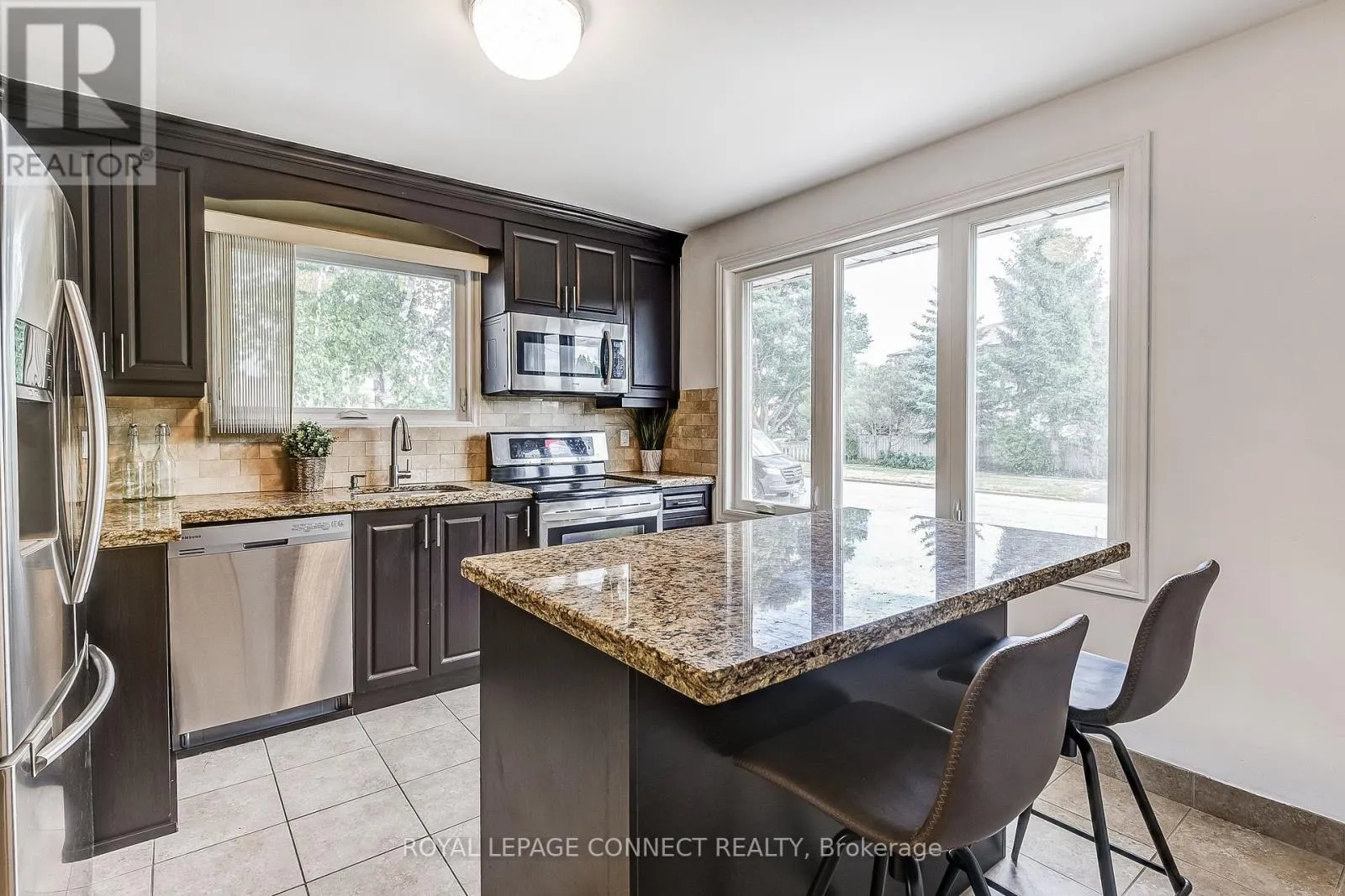 53 GLORY CRESCENT