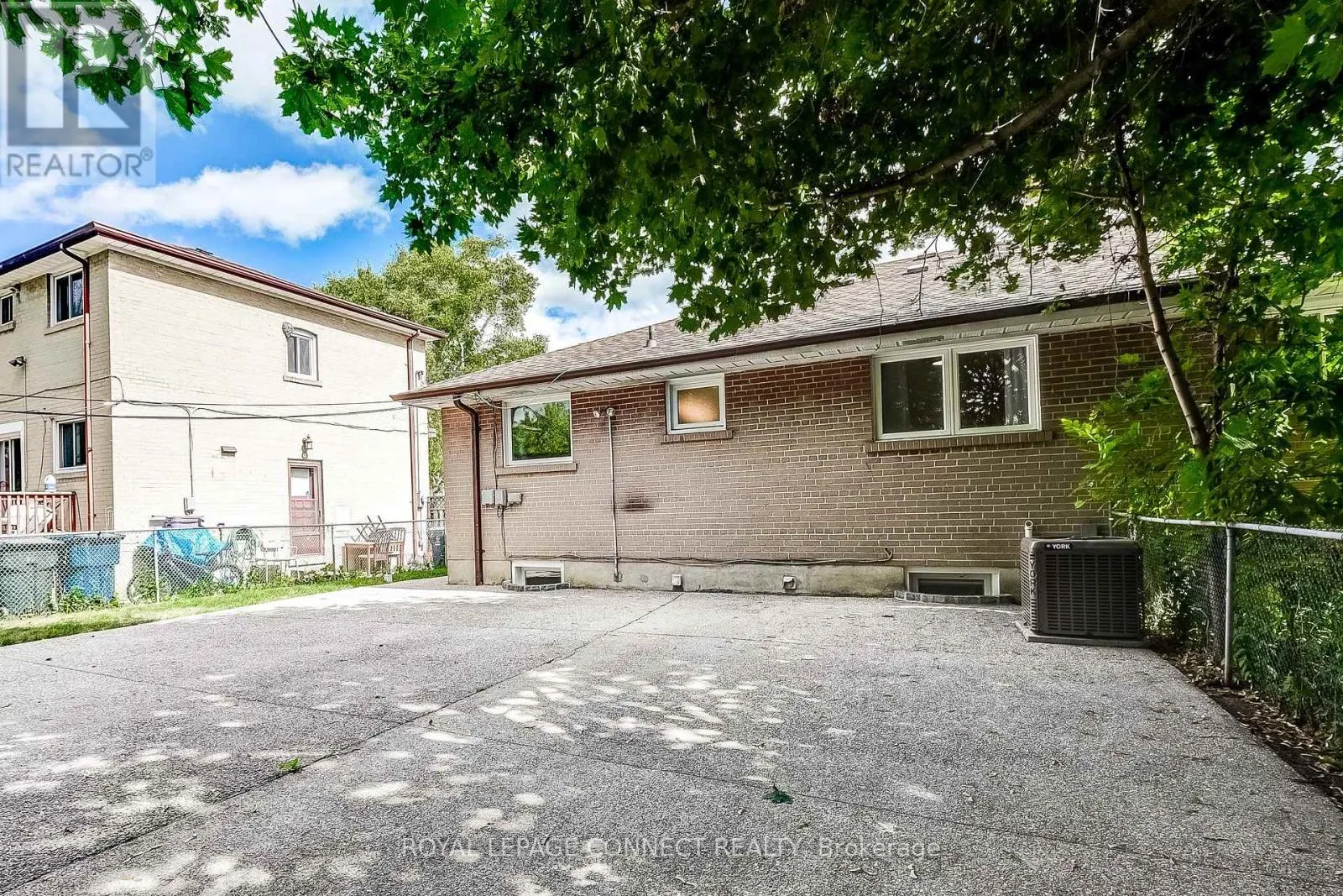 53 GLORY CRESCENT
