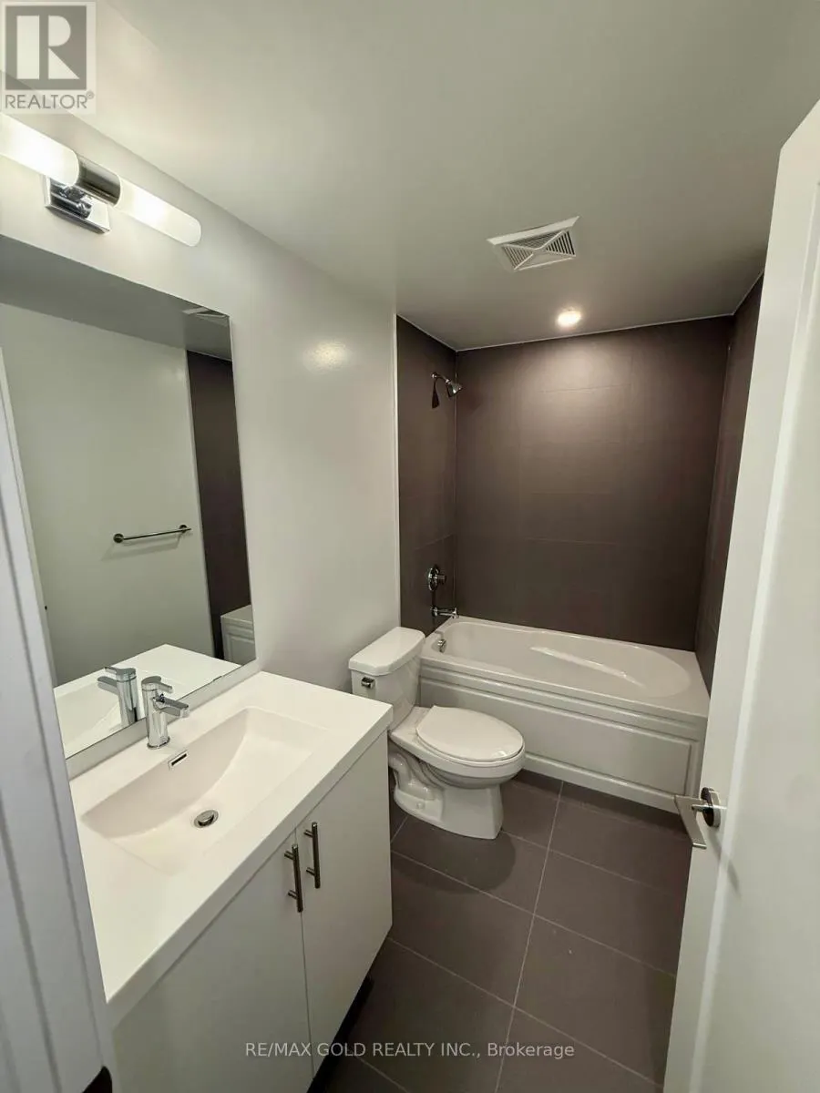 1206 - 2545 SIMCOE STREET N