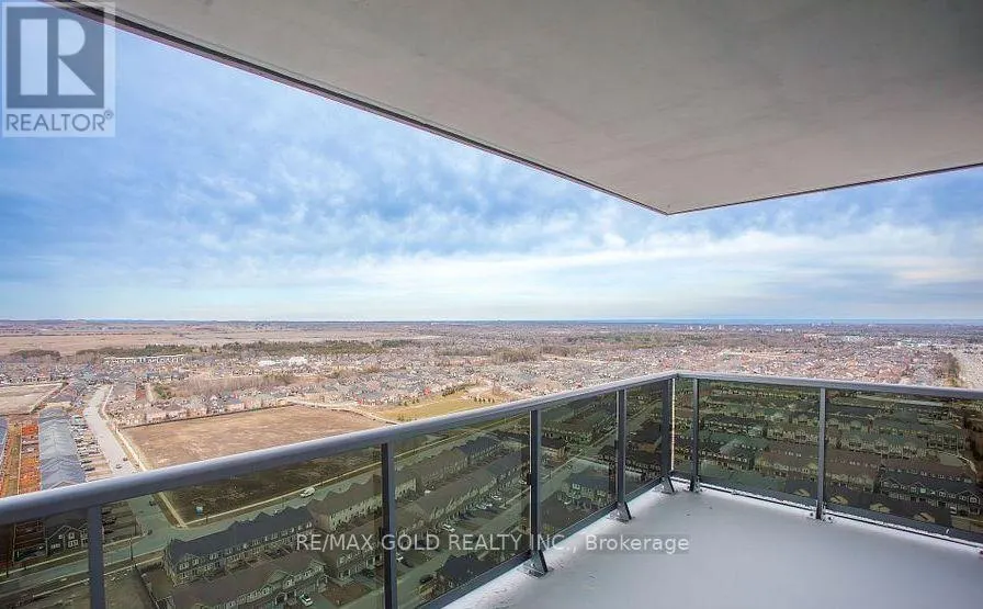 1206 - 2545 SIMCOE STREET N