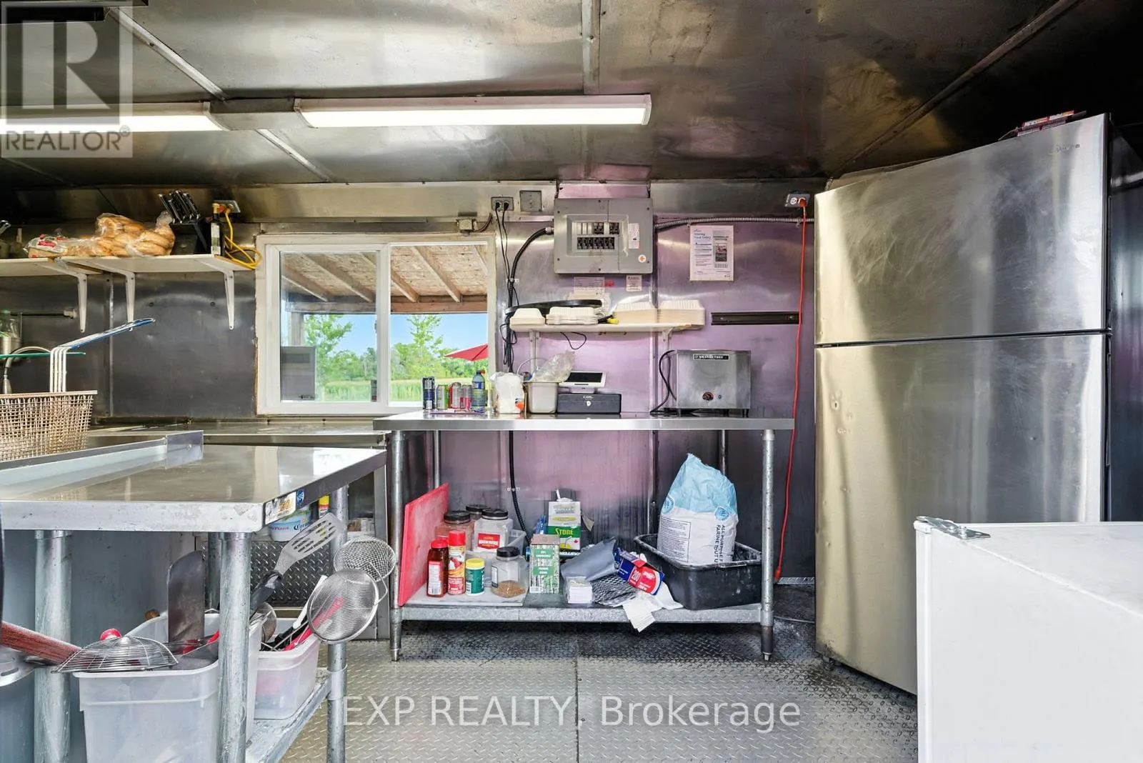 1967 TAUNTON ROAD