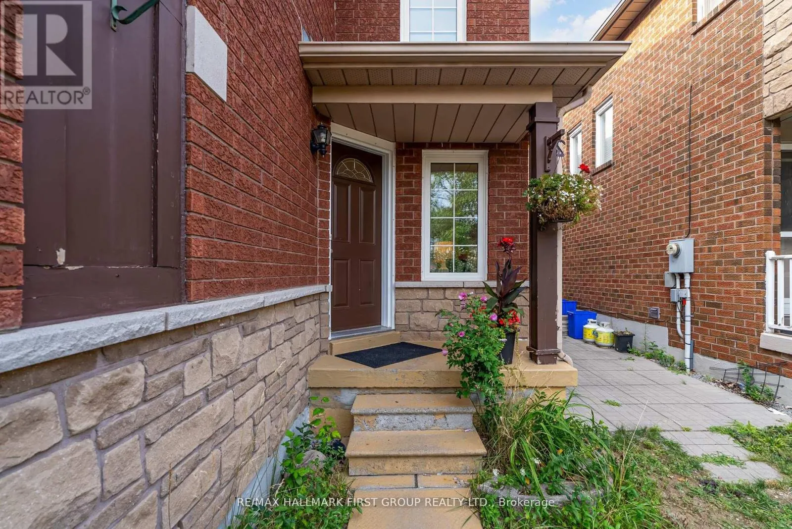 1633 AUTUMN CRESCENT