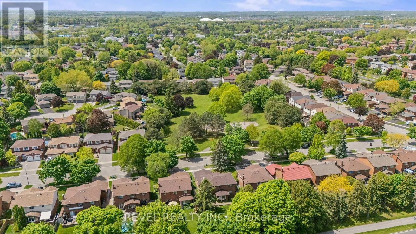 12 ROBINSON CRESCENT
