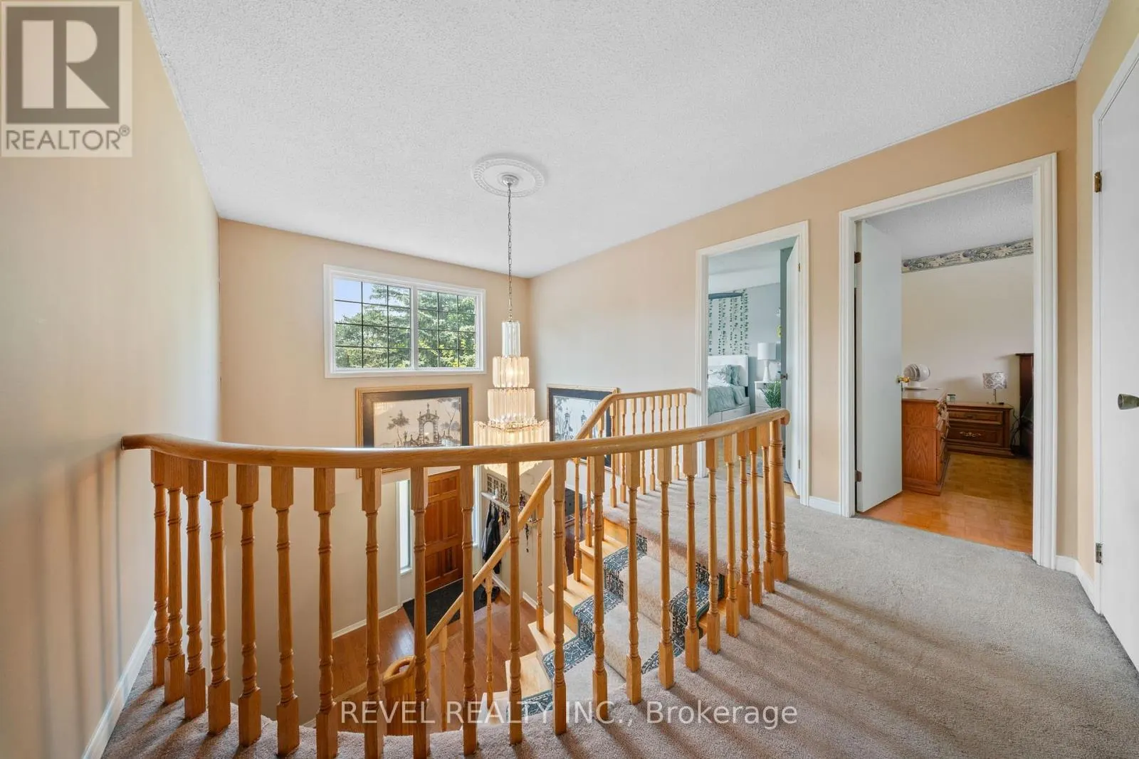 12 ROBINSON CRESCENT