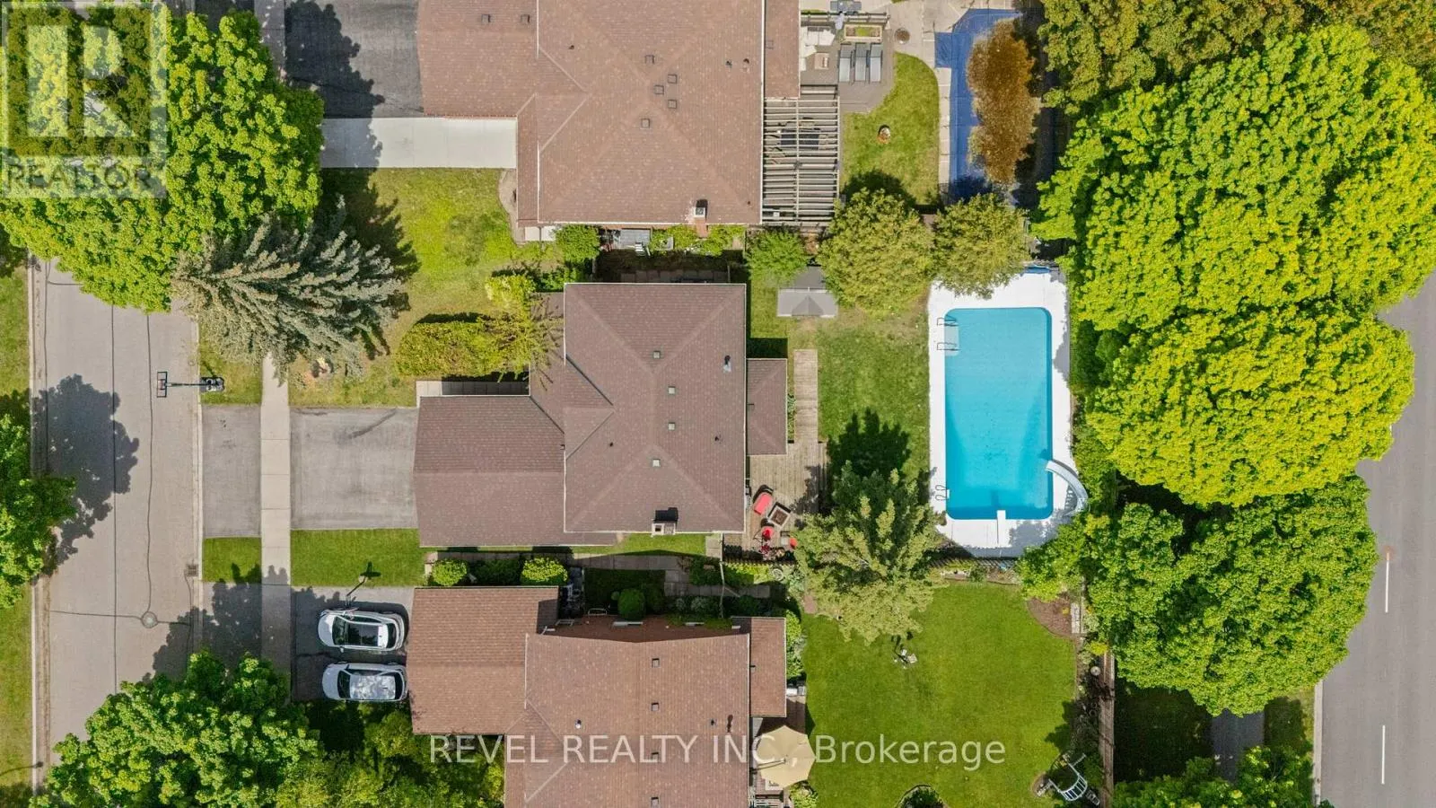 12 ROBINSON CRESCENT