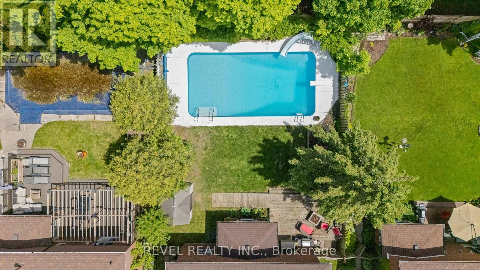 12 ROBINSON CRESCENT