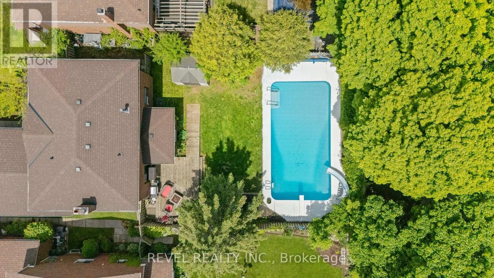 12 ROBINSON CRESCENT