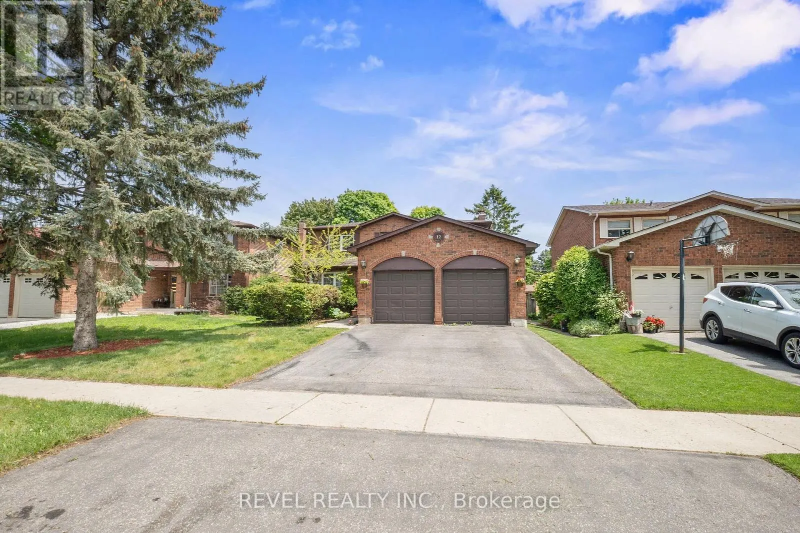 12 ROBINSON CRESCENT