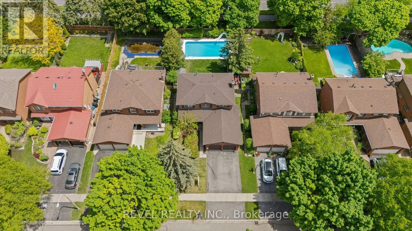 12 ROBINSON CRESCENT