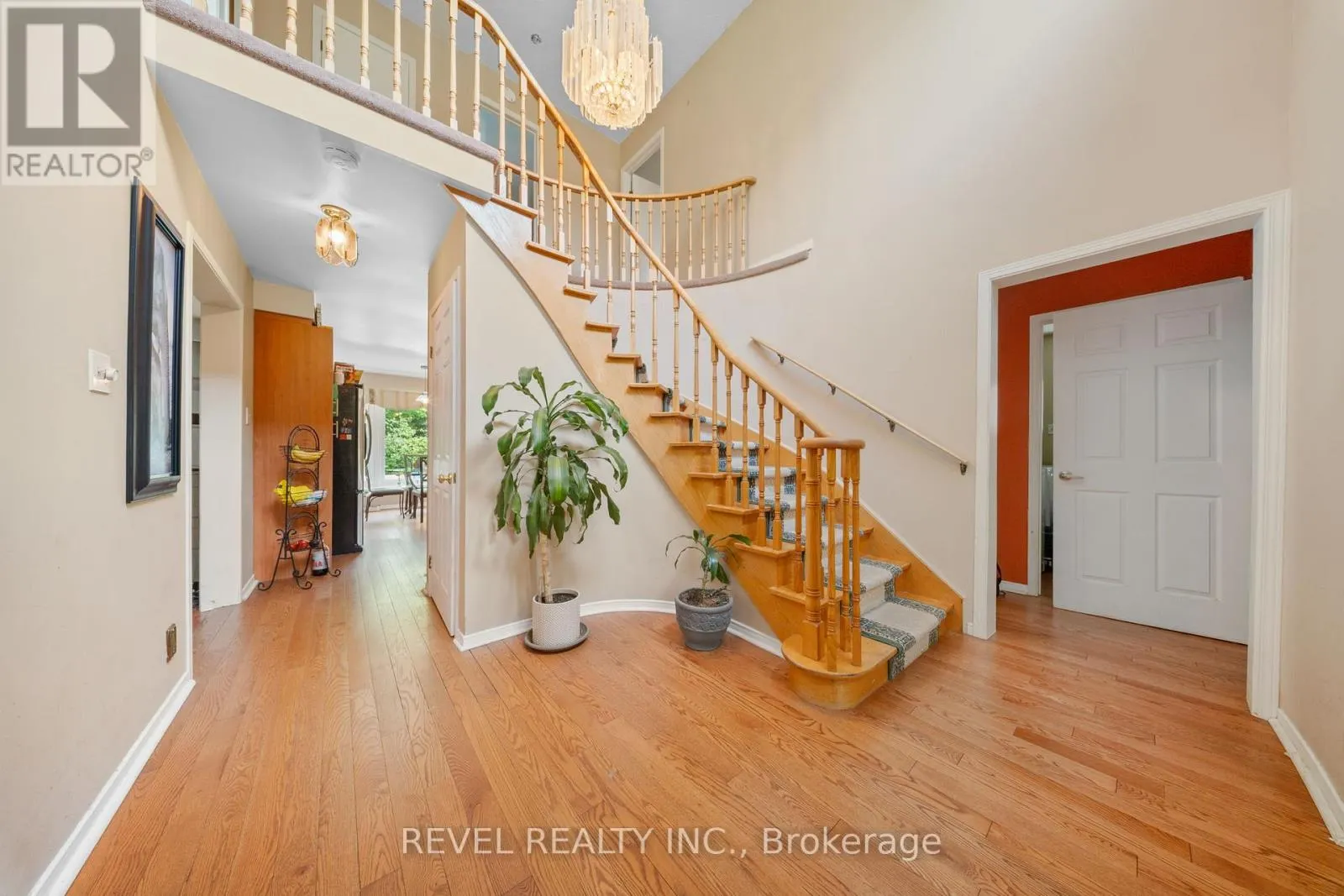 12 ROBINSON CRESCENT