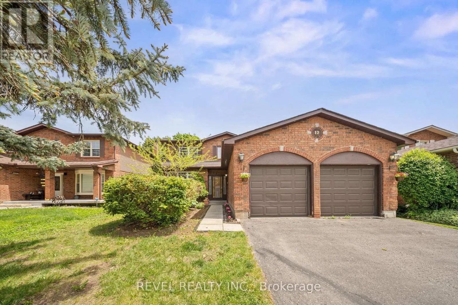 12 ROBINSON CRESCENT