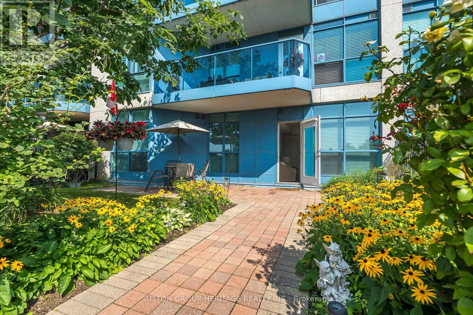 A02 - 340 WATSON STREET W