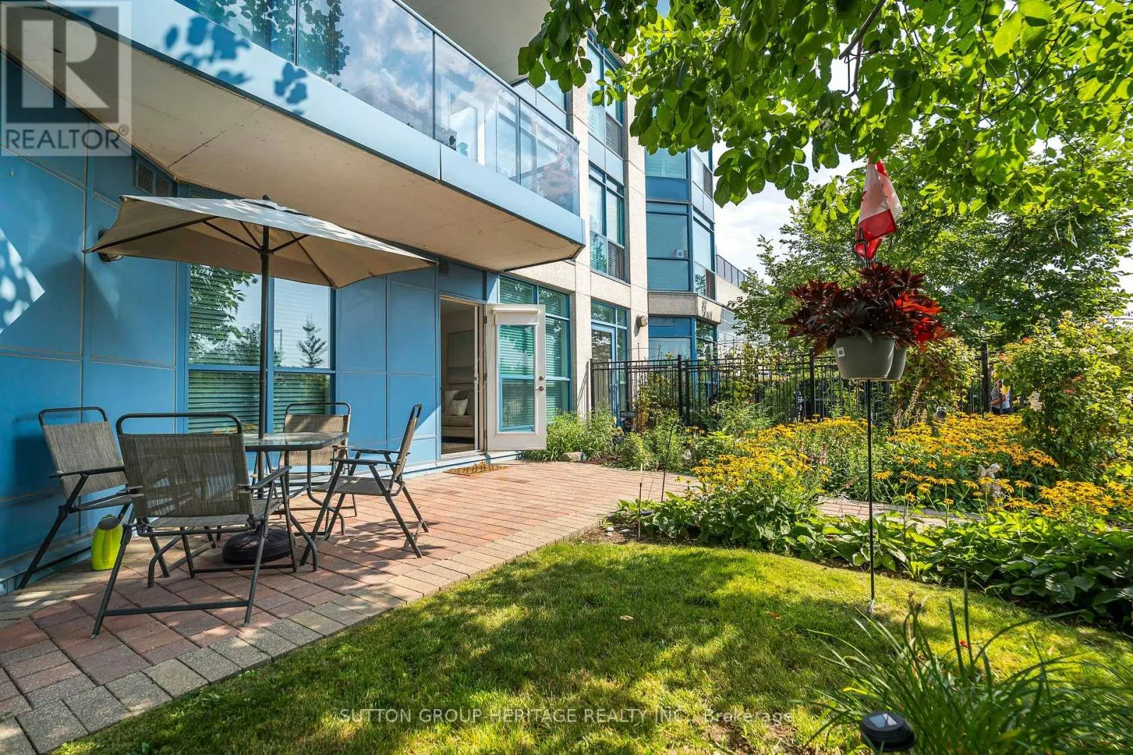 A02 - 340 WATSON STREET W